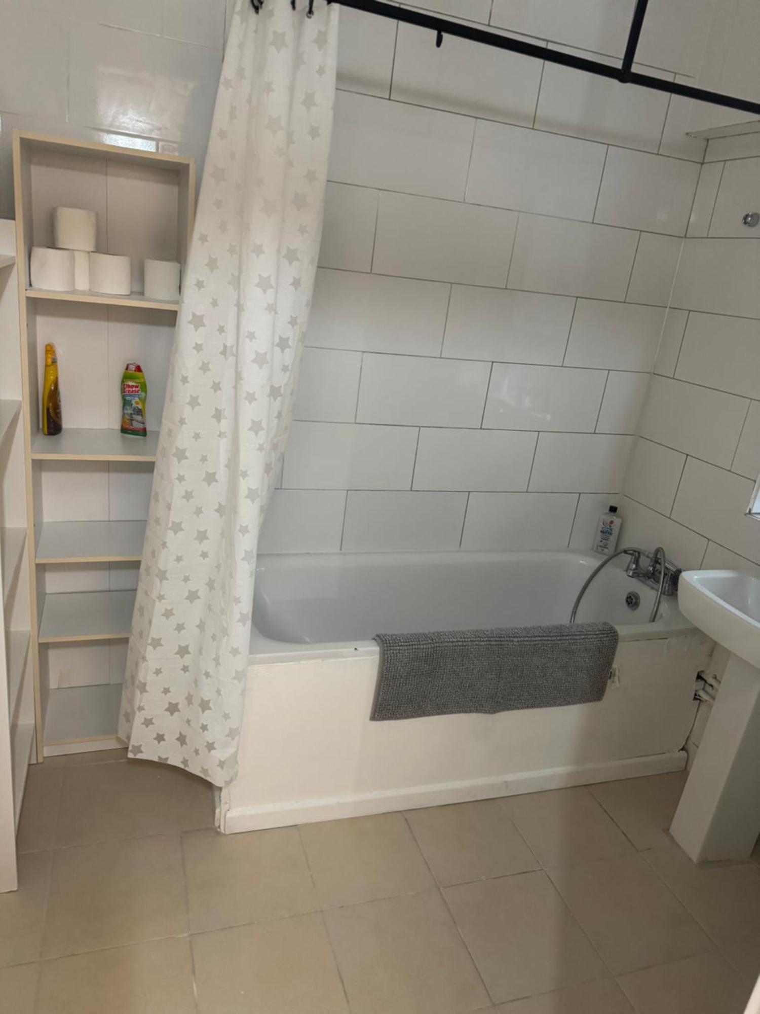 One Bedroom Apartment In Tower Bridge Road Londen Buitenkant foto